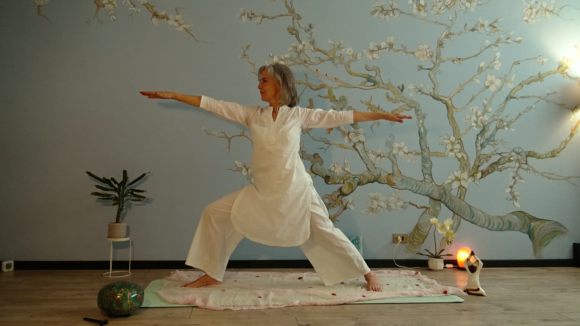 Monica Formica durante una lezione di Sri Sri Yoga e Meditazione